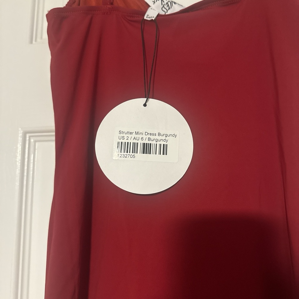 Elegant Red Dress - Picture 3 of 3